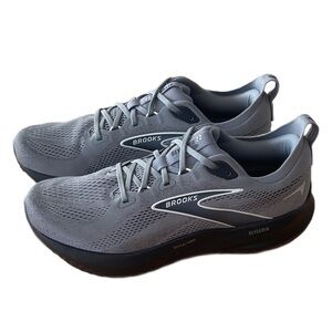 Brooks Glycerin 22 Charcoal Athletic Runners Men’s size 11 2E (WIDE) *NEW*